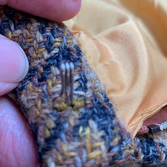 Vintage, Source unknown, 100% thick wool, houndstooth, side zipper midi skirt - Picture 6 of 9